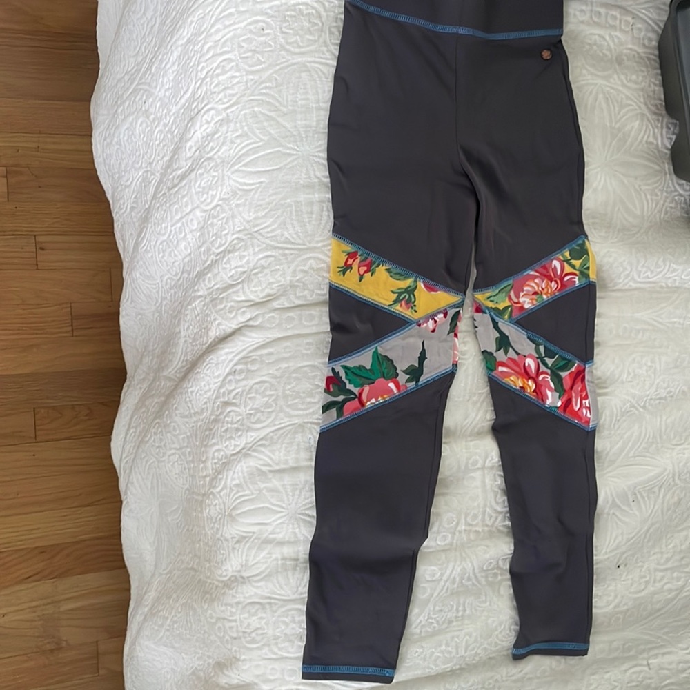 matilda jane size 10 gray with floral pattern